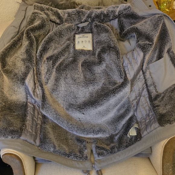 Hollister Gray Utility Jacket with Faux Fur Hood - Picture 8 of 13